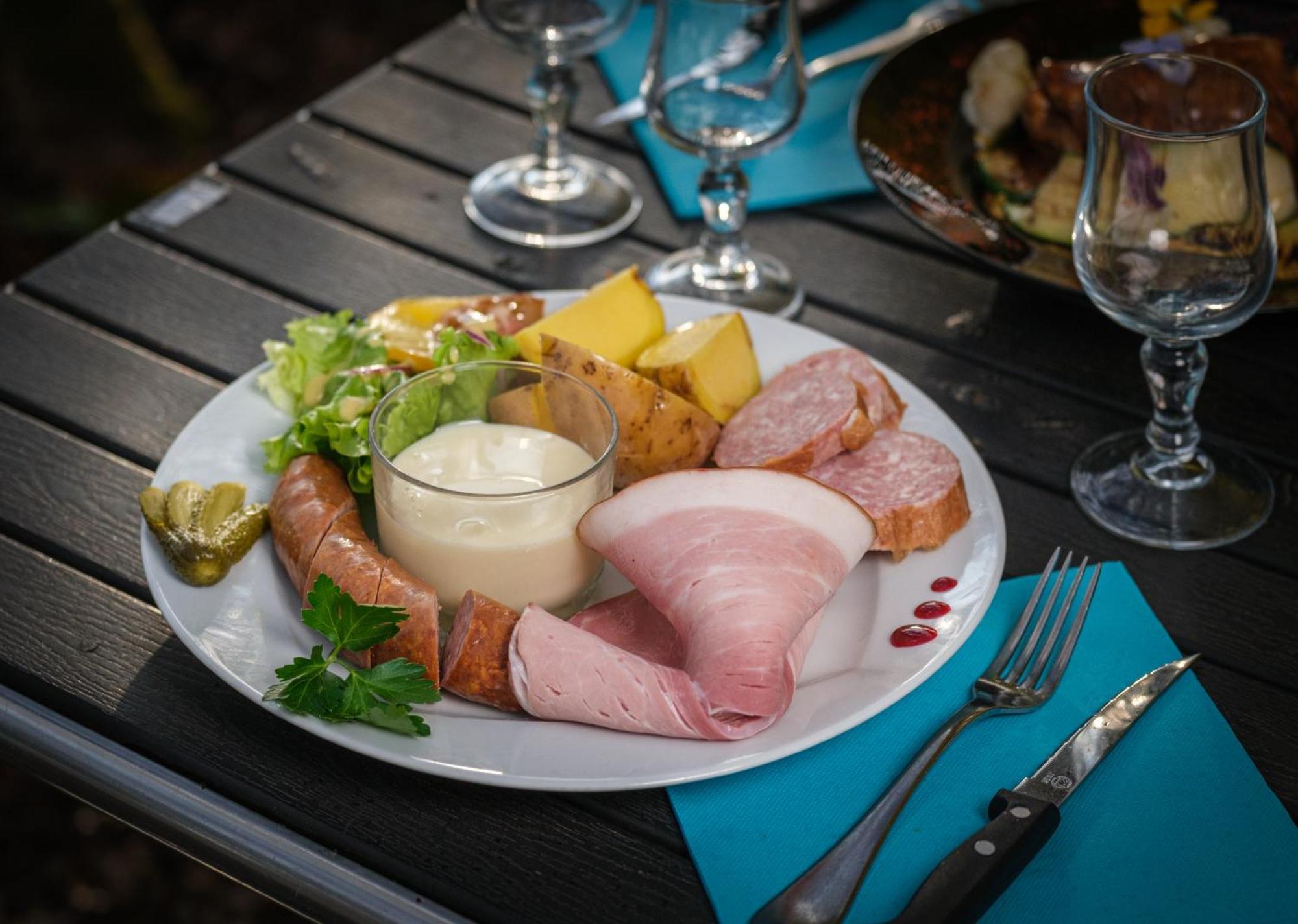 Charme Hotel, Montbeliard Sud Екстериор снимка
