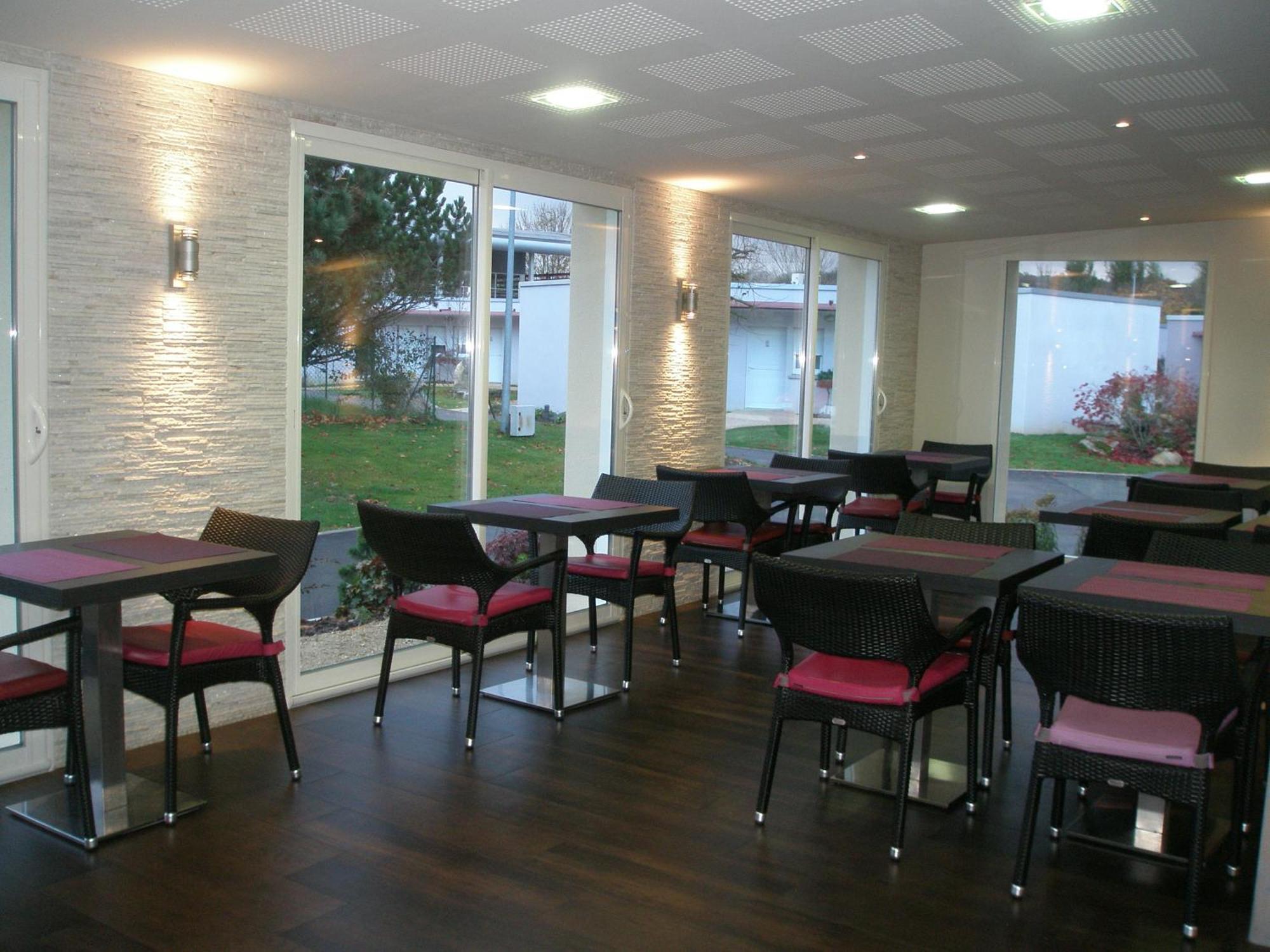 Charme Hotel, Montbeliard Sud Екстериор снимка